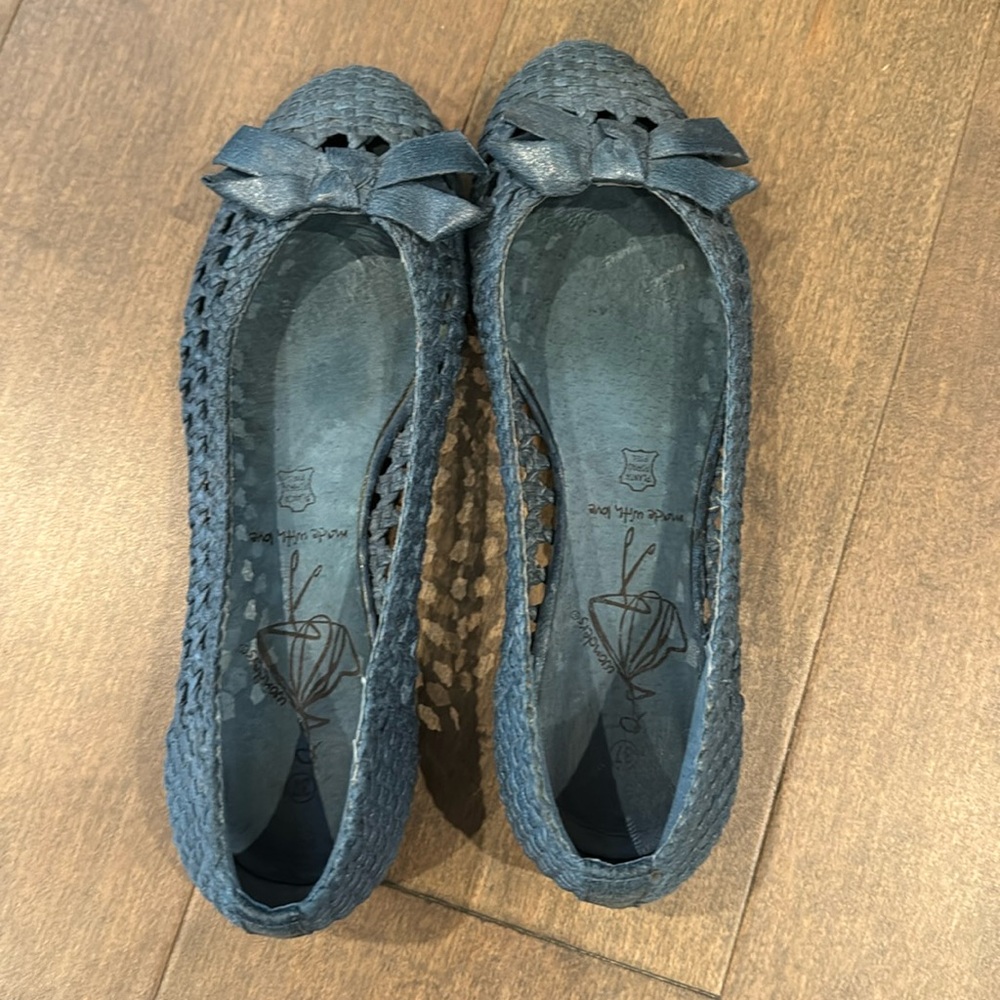 Blue Wonders ballet flats with bow- barely worn